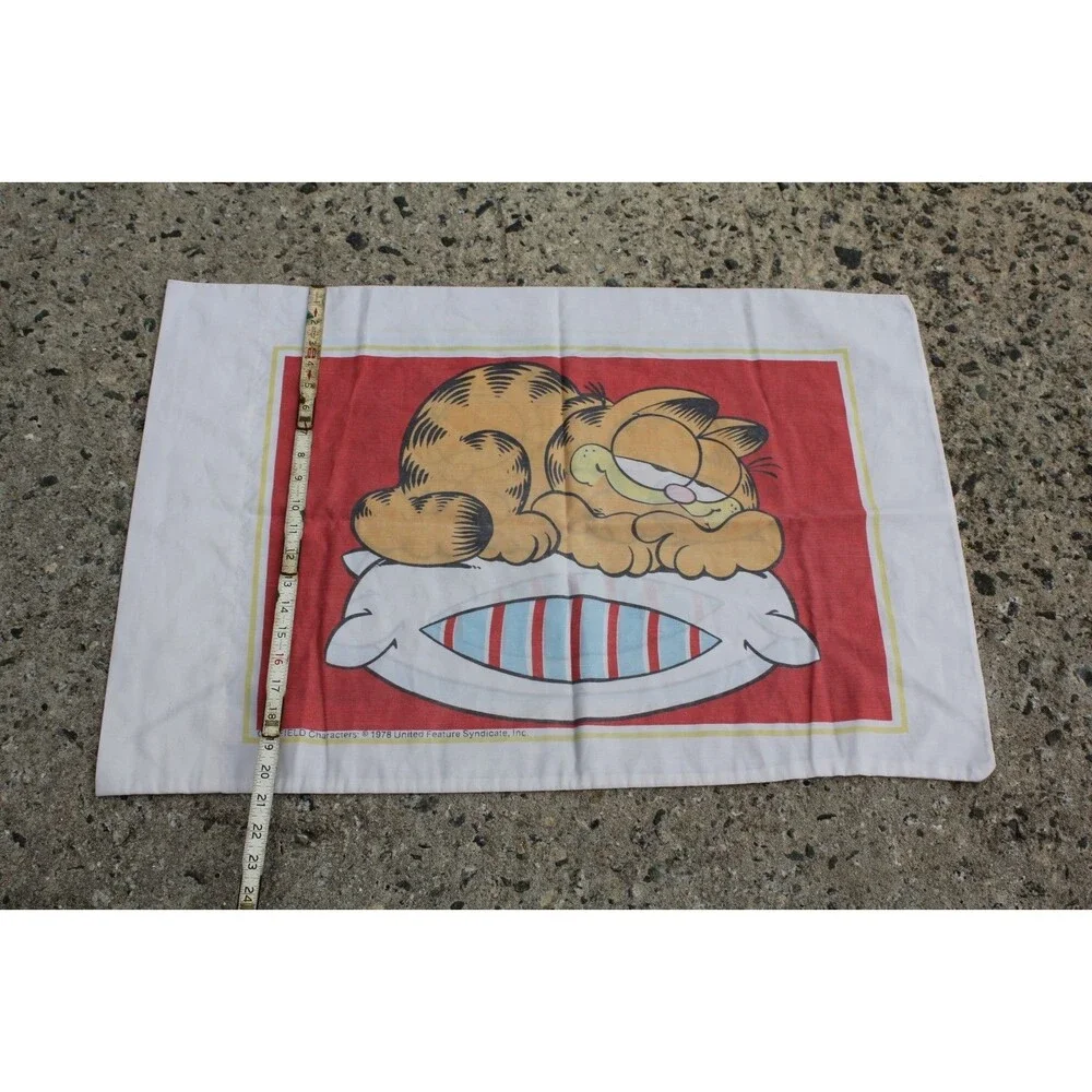 ONE Sleeping Garfield Pillowcase White Size 20x26